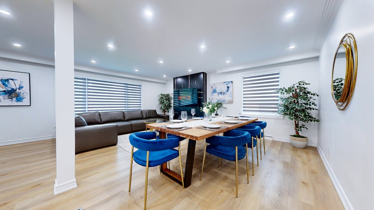 Luxury 7 Bedroom/3 Bath Home [No Cleaning Fee] gallery image 2