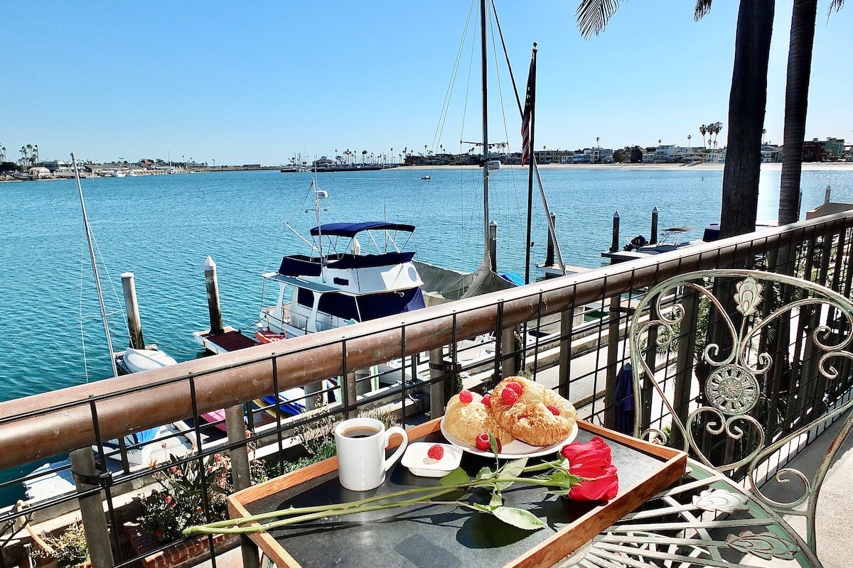 Naples Island Waterfront Beach House gallery image 2