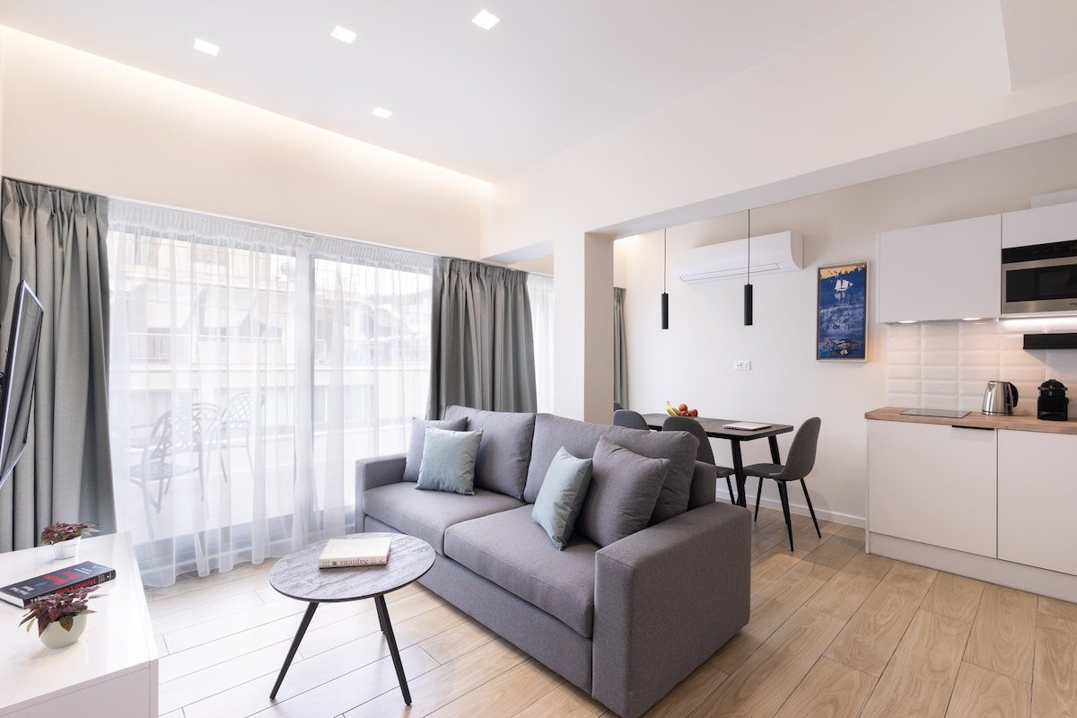 Family 2BDR apartment with Balcony,central located gallery image 3