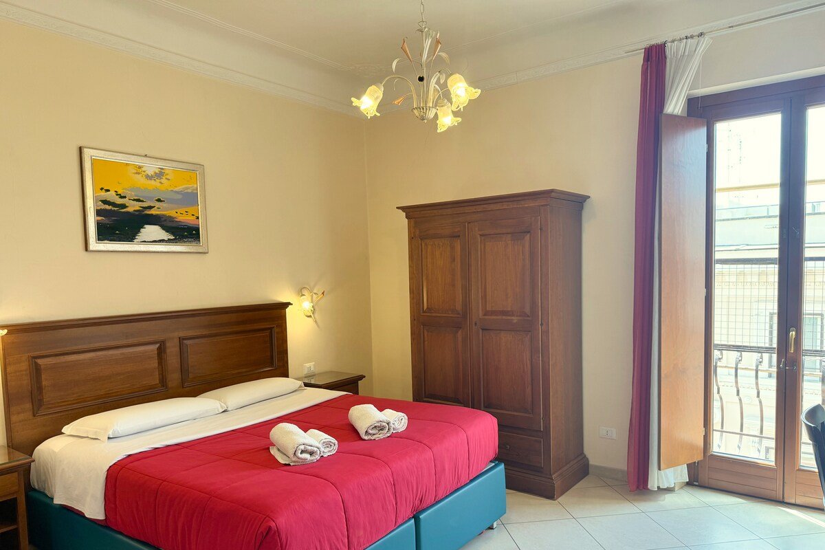 Appartamento con balcone 3 camere da letto 3 bagni gallery image 3