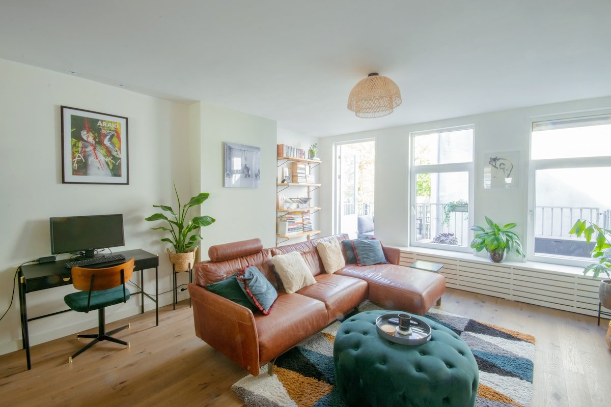 Chic 2-bedroom apartment in the heart of Amsterdam gallery image 5