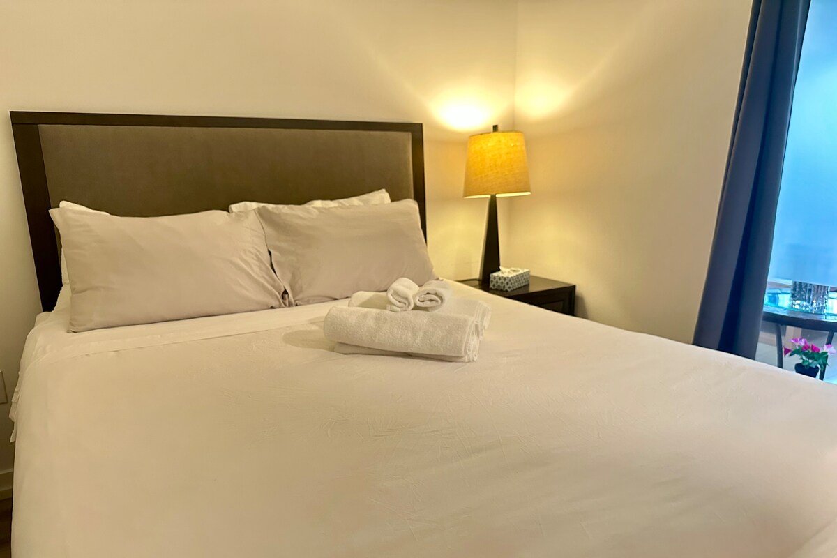 Corner suite Courtyard view 4real beds & 2sofabeds gallery image 5