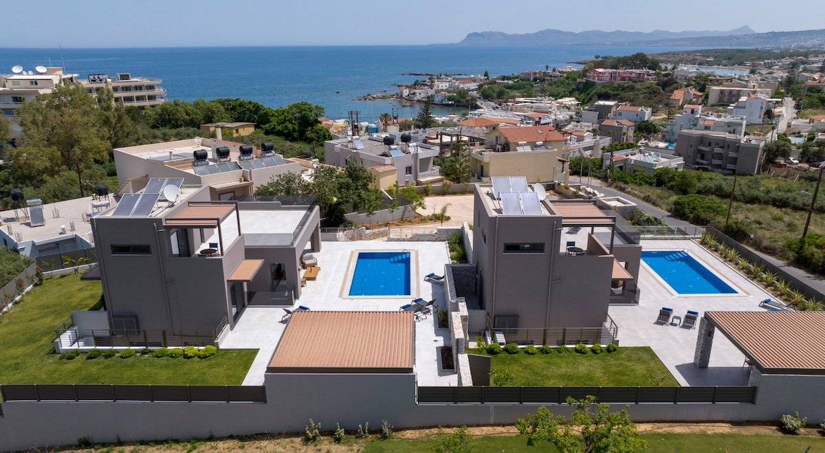 New Lux villa-Sauna&Jacuzzi-Heated Pool-24sleeps gallery image 3