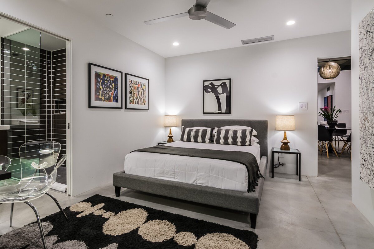 Palms at Park Villa • Pool, Spa & 5 En Suites gallery image 2