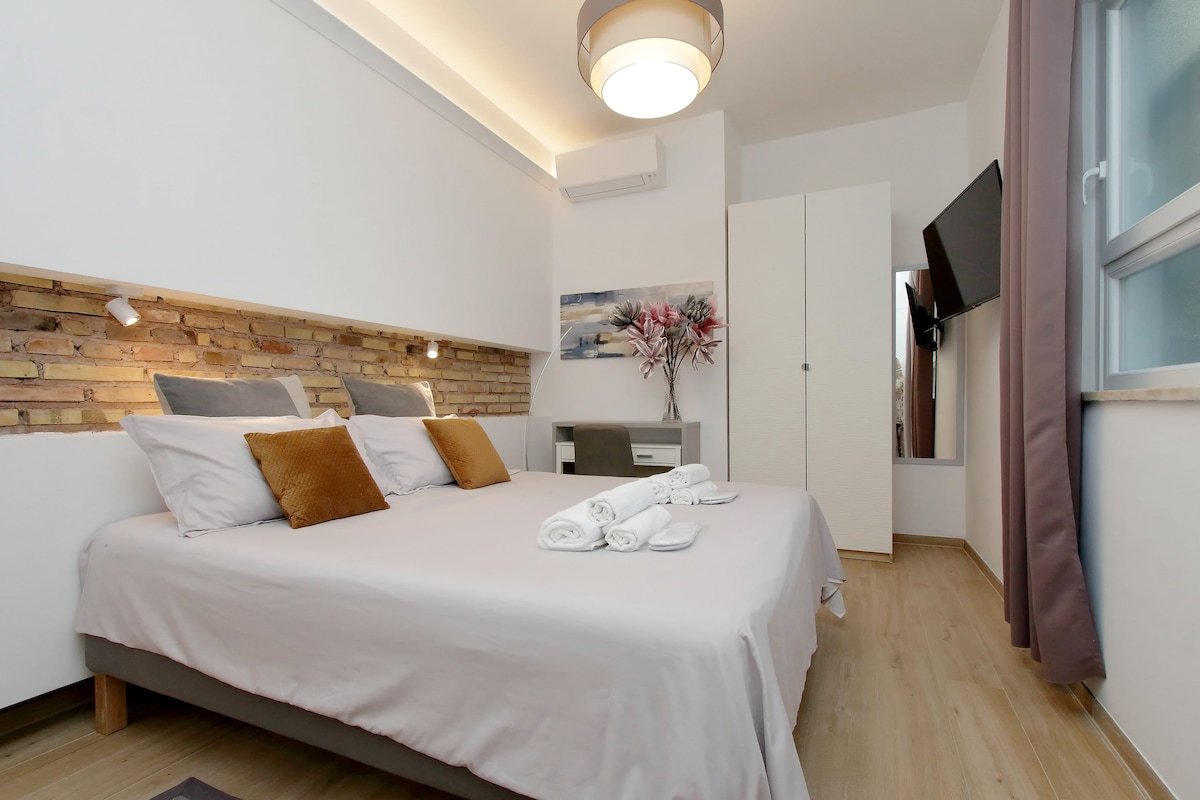 Aventino contemporary apartment gallery image 4