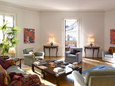 delightful sunbathed city-apartment