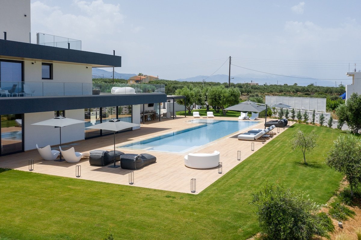 Aesthea Villa, 2Pools, Spa & Close to the beach gallery image 5