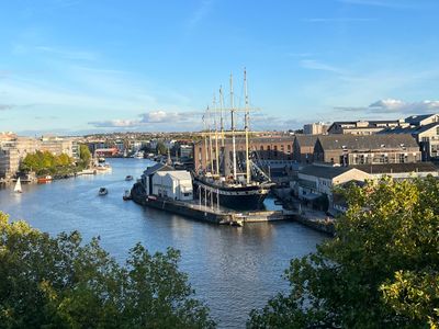 Outstanding, panoramic views of Bristol’s harbour.