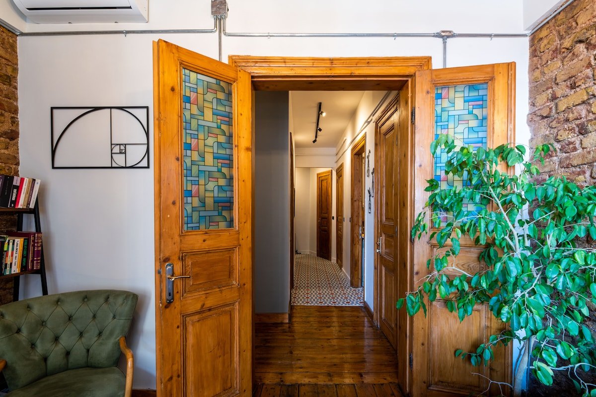 Central 3BR, 2BA, 4AC Cozy Flat W/Sea View&Roof gallery image 4