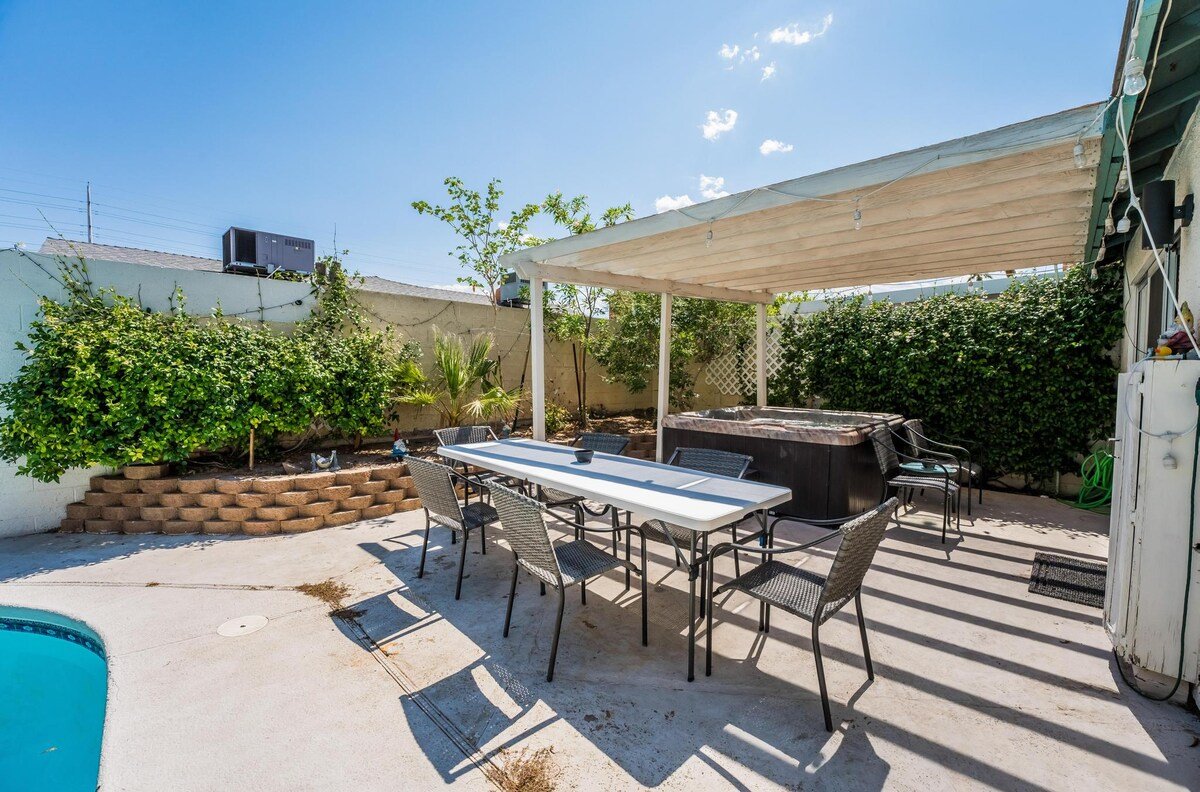 Renovated 10 mins to strip gallery image 4