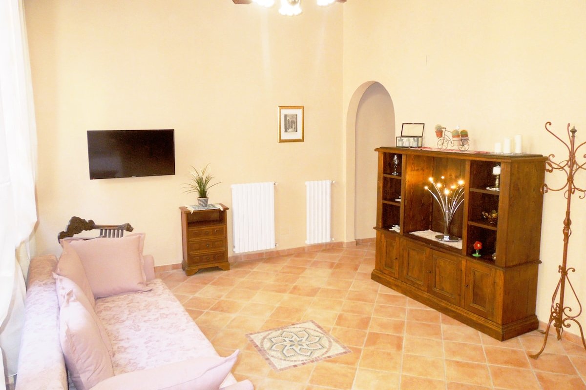 Spacious apartment in the heart of Florence gallery image 2