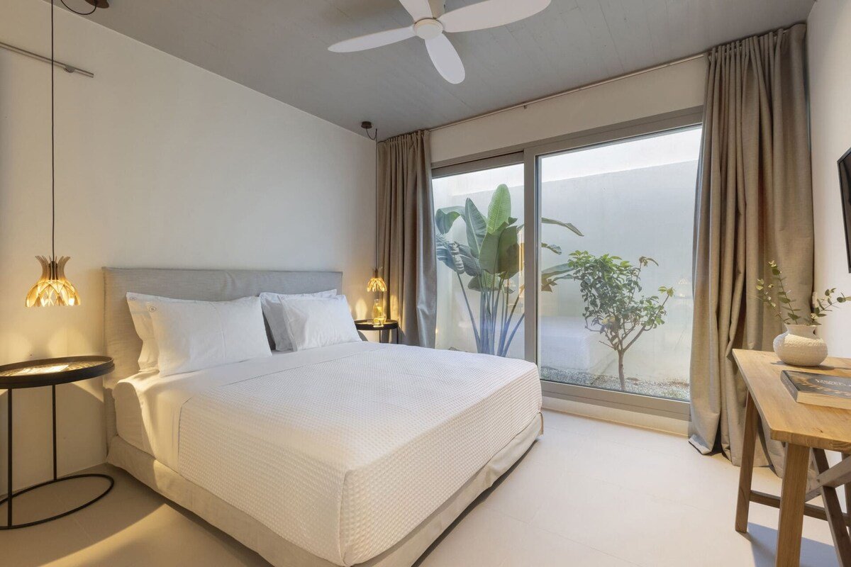 Amira gallery image 3