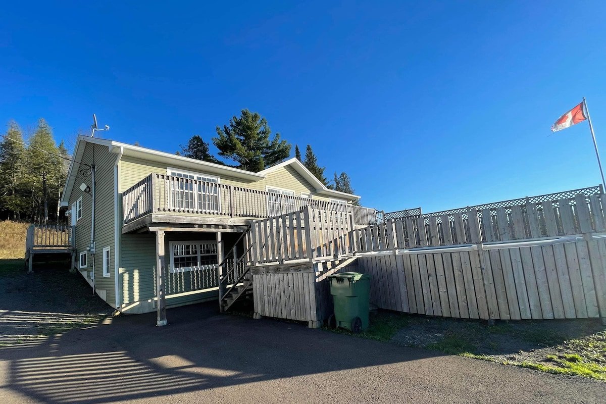 Beautiful 4-Bedroom home with pool. gallery image 5