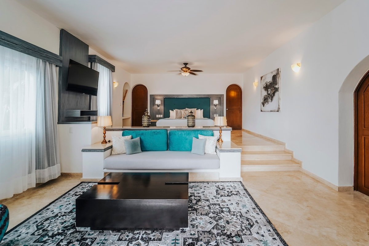 Villa Corona | Oceanfront w/ Pool, Chef & Butler gallery image 5