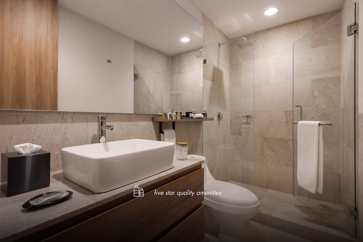 Condesa- Spacious Ste Live/Work 2BR 2BA 5pax gallery image 5