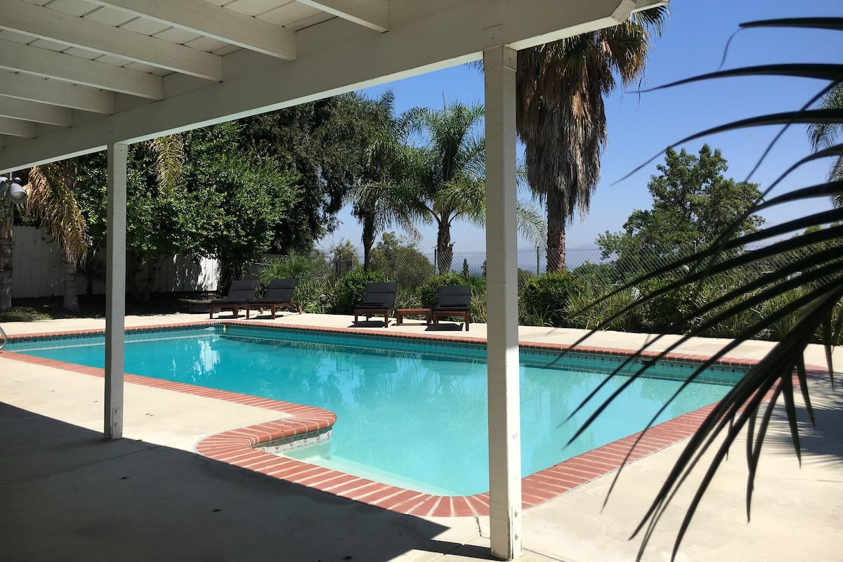 Privacy, Pool, Nature & Lush Valley View in LA ! gallery image 2
