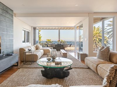 Modern Home 400m from the beach:gym, heated pool