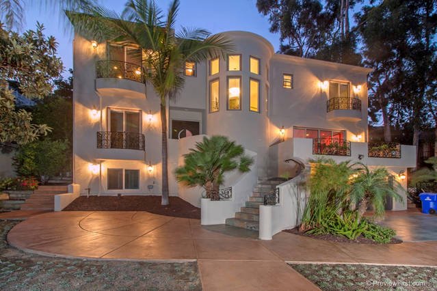 Luxurious 4200 Sq Ft 6 Bedroom Mediterannean Villa gallery image 3