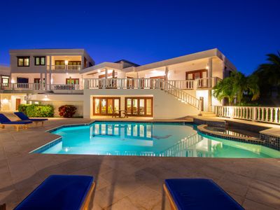 2 Pools/2 Hot Tubs/2 Golf Carts – 2 min. to Beach