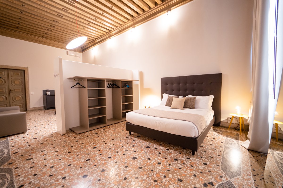 Elegance Calatrava – Apartment in Venetian Palazzo