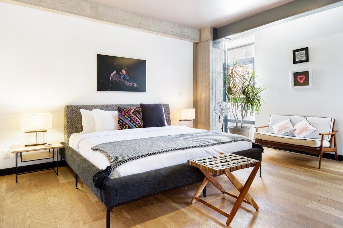 Explore La Roma from an Industrial-Chic Apartment gallery image 3