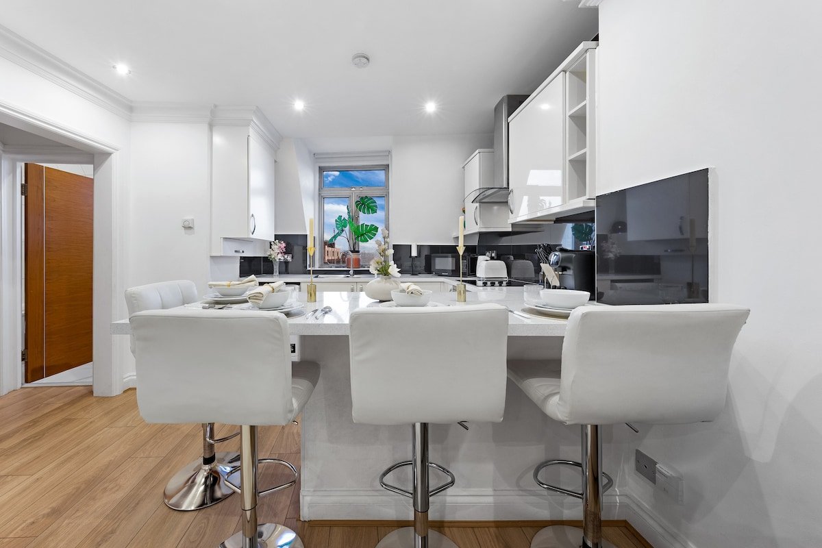 High Kensington boutique 2 gallery image 3