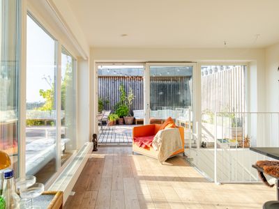 Rooftop Apartment w. Terrace & City Views