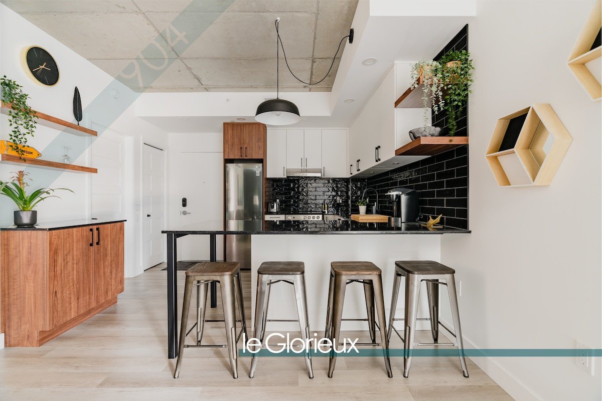 Glorieux 9th floor condo near Old Quebec with pool gallery image 4