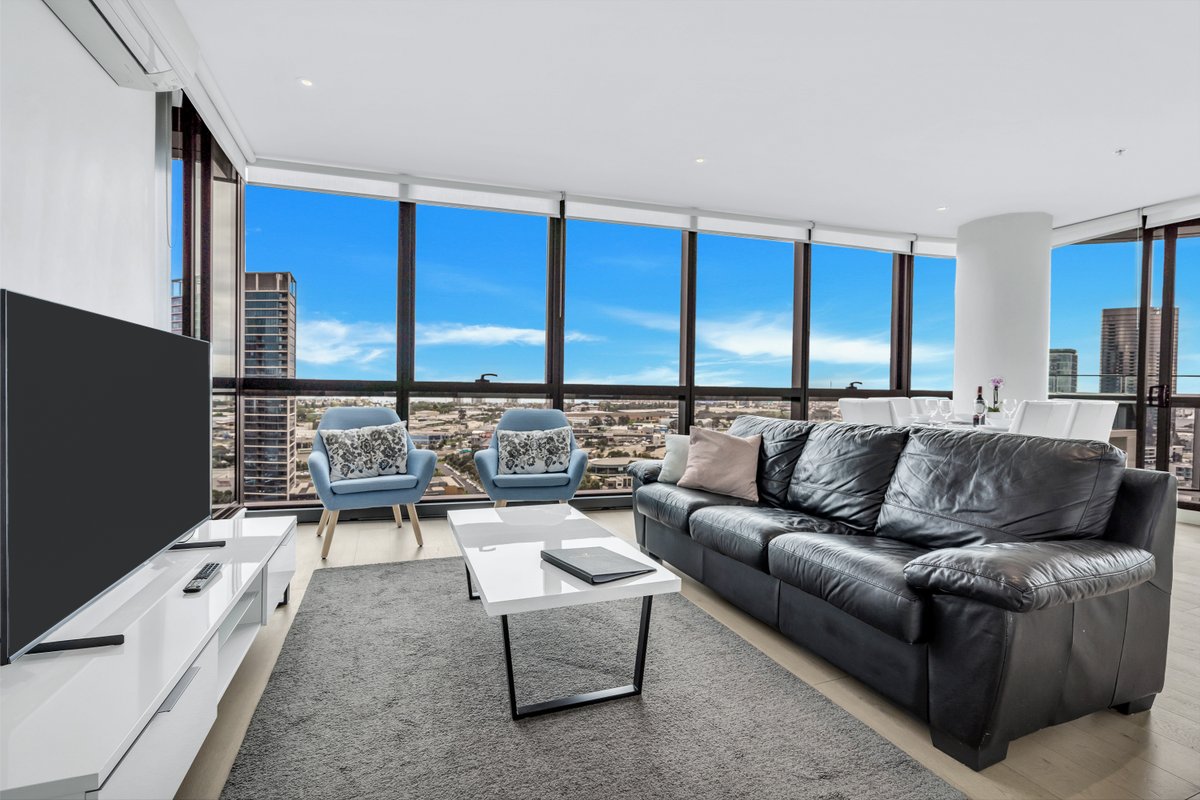 Premium 2 Bedroom with Great Views on Collins