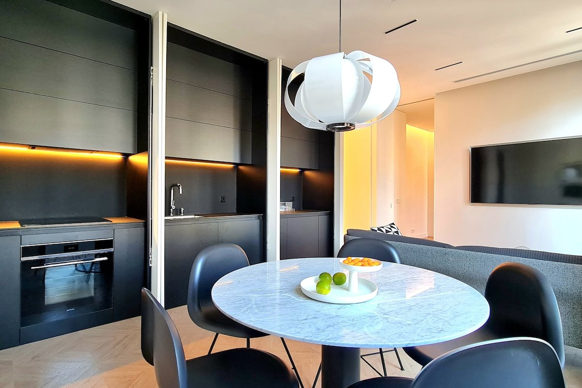 Luxury Living Barcelona 3 BDR – 3 BTH gallery image 4