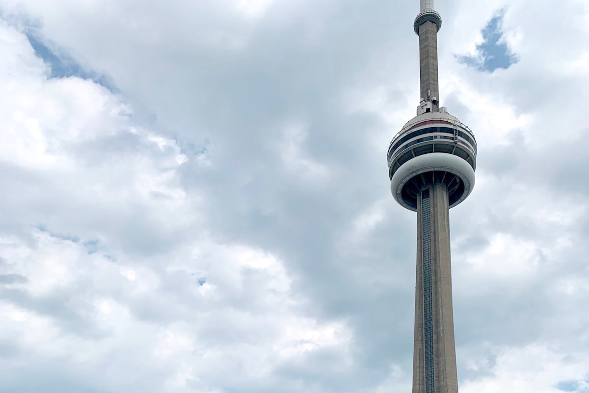 Luxury 1+Den condo steps away from CN Tower & Lake gallery image 4