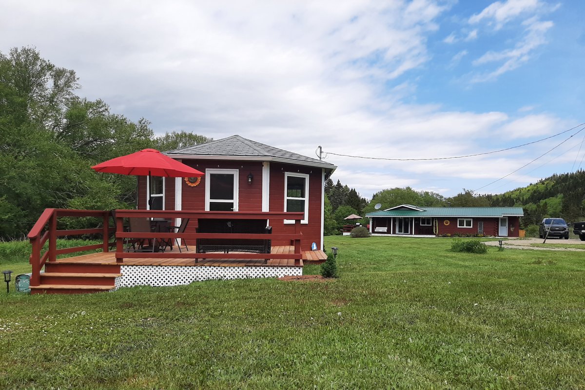 Cape Enrage Fundy Ocean Cottage & Bunkie Sleep 10