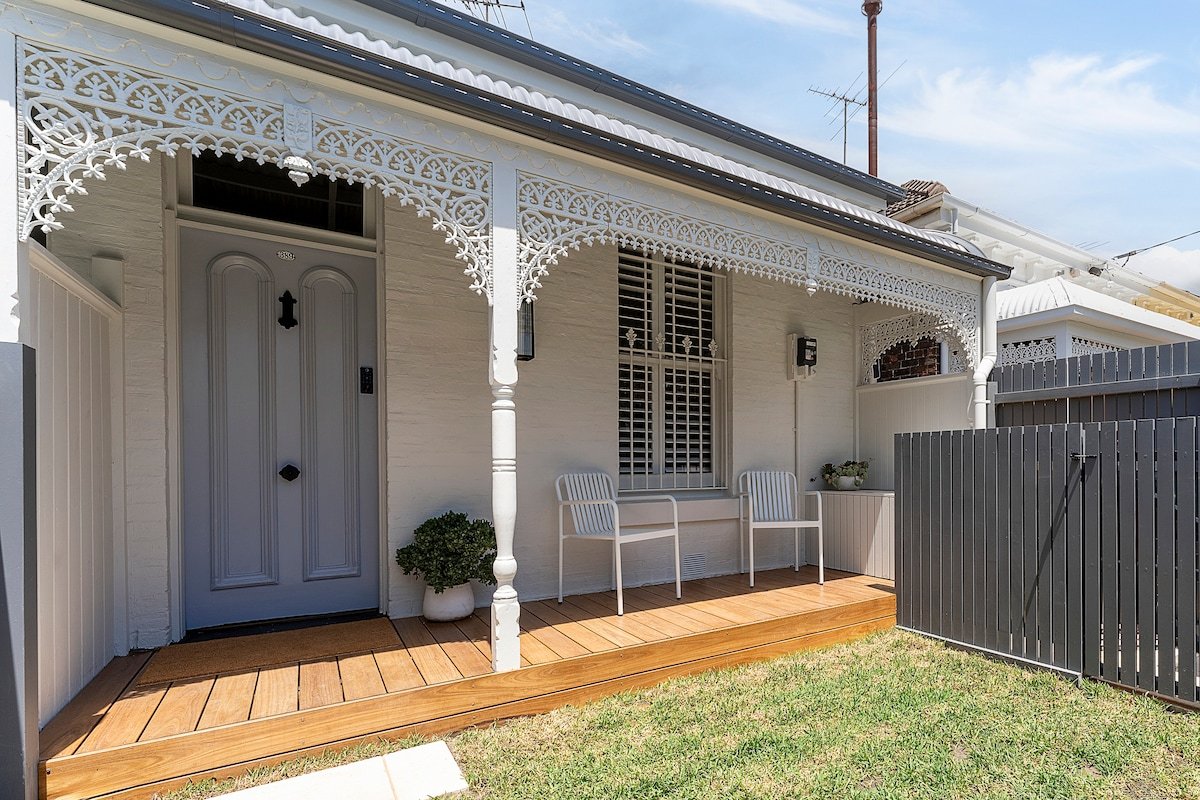 Clovelly House gallery image 2