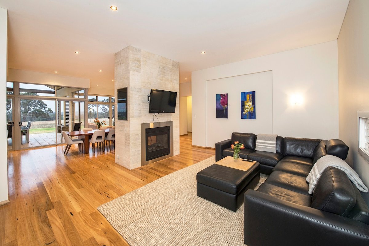 Juniper Metricup House – elegant country retreat gallery image 4