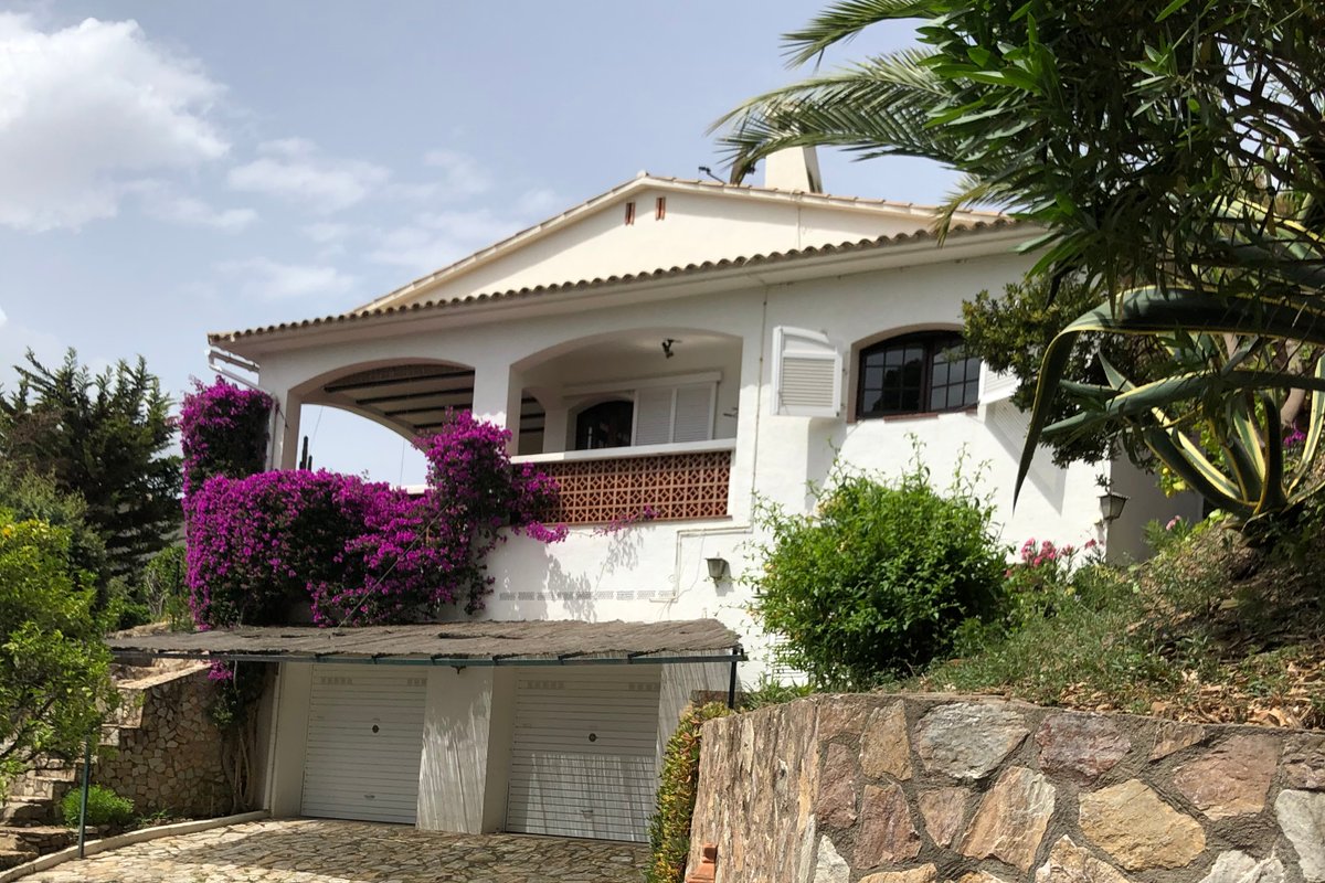 Belle villa avec piscine et vue mer