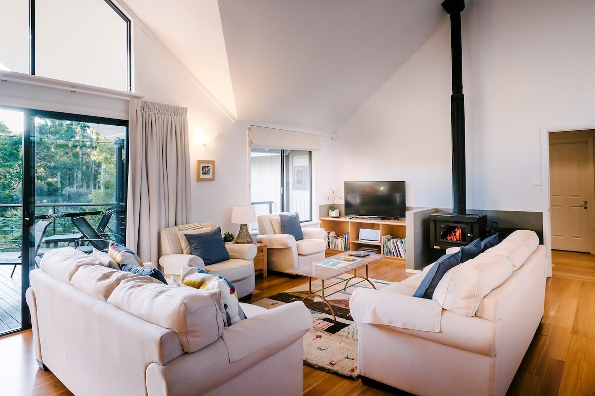 Idyll Estate—Bushland Gem with Spa & Tennis Court gallery image 2