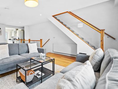 Fantastic 5 Bed Town House in Bristol – Sleeps 9