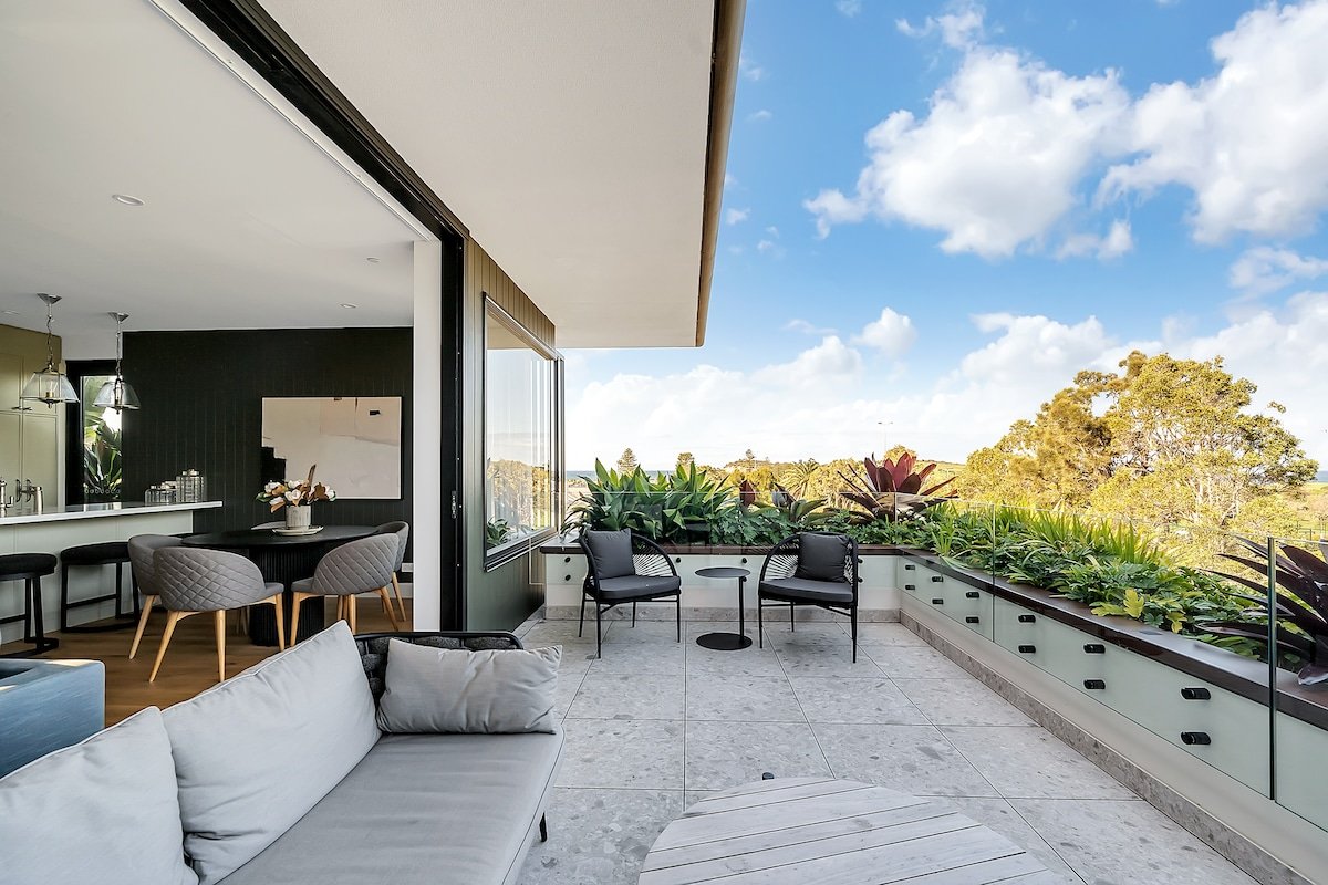 Penthouse with Ocean & Long Reef Golf Course Views gallery image 3