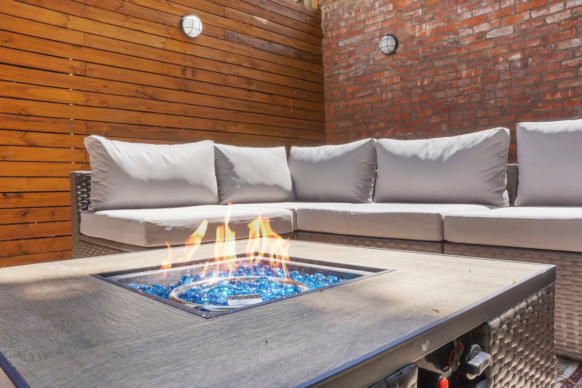 Large 5br 3.5ba, Chef’s Kitchen, Backyard gallery image 3