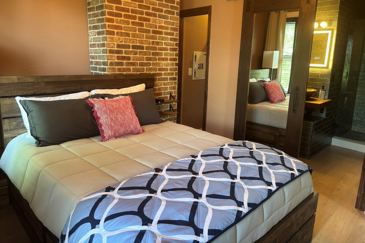 UrbanOasis, 3BD/2BA Corner Apt. Minutes to NYC gallery image 4