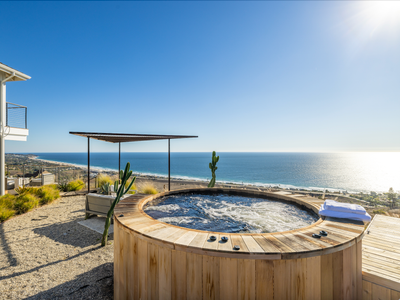 Zuma Beach View Estate with Cedar Soaking Tub