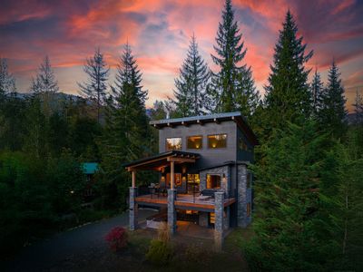 Luxe Mt Baker Home – Hot Tub, Foosball, Starlink