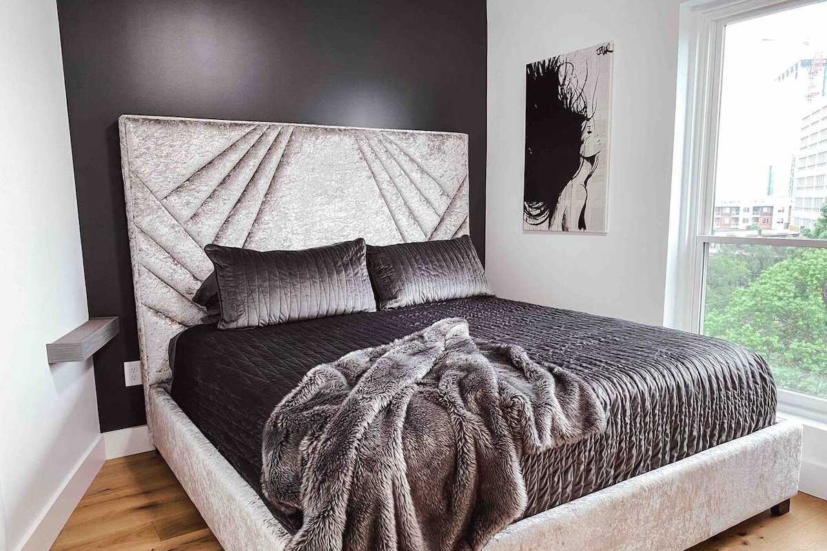 4 Bedroom Penthouse Suite – Music Row – Guitar Poo gallery image 5