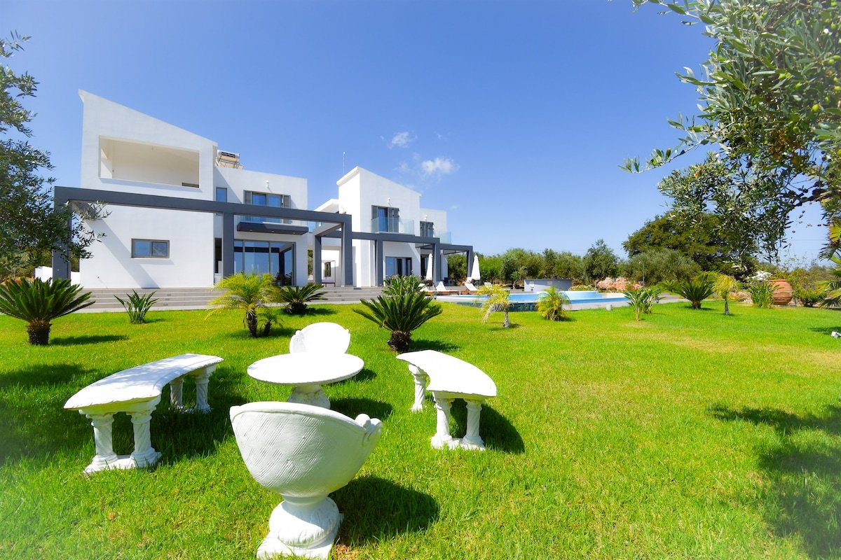 Tennis*Pool+Hydromassage *Walk Taverna&Supermarket gallery image 4