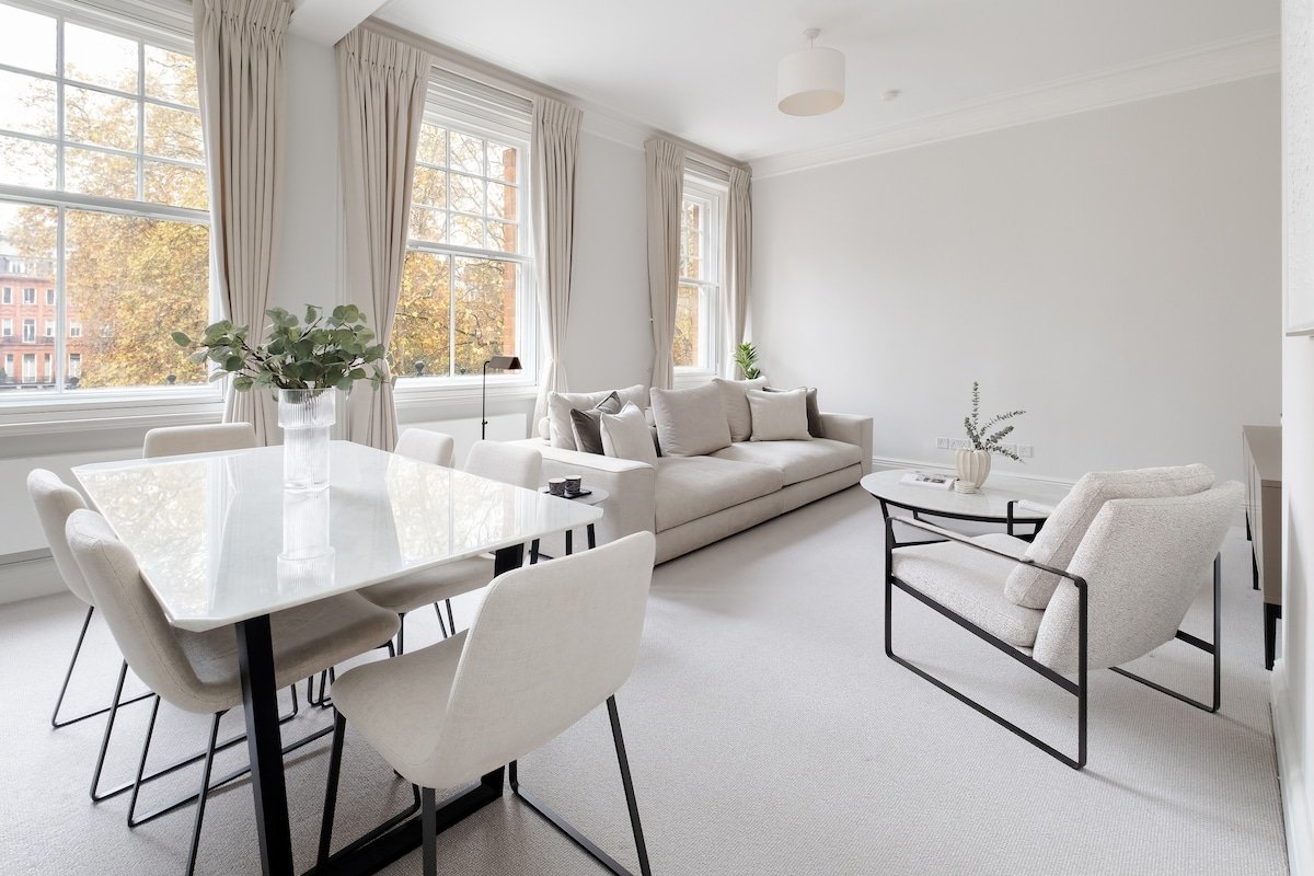 Exquisite Cadogan Square Apartment with Lift gallery image 4