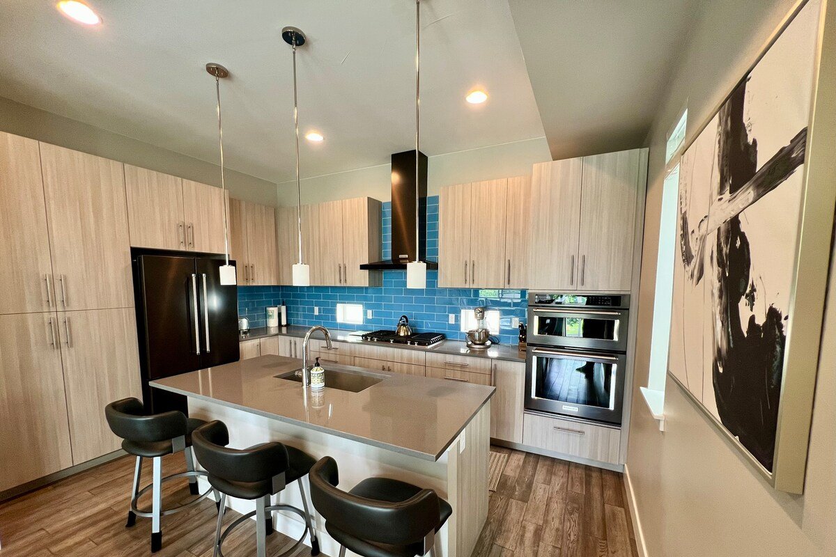 Pvt RoofTop HotTub w/Park-Facing City Views gallery image 4