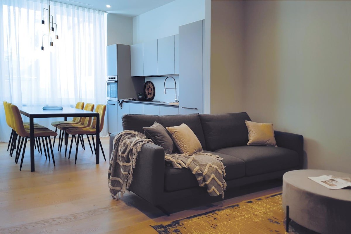 AR Airport Bergamo Pet free Parking free gallery image 2