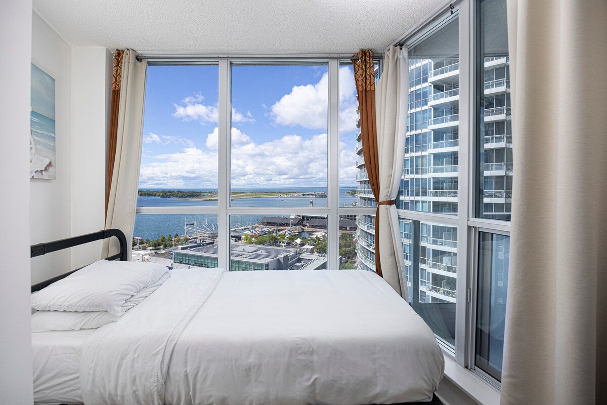 Peaceful Harbourfront Condo with Beautiful Views gallery image 5