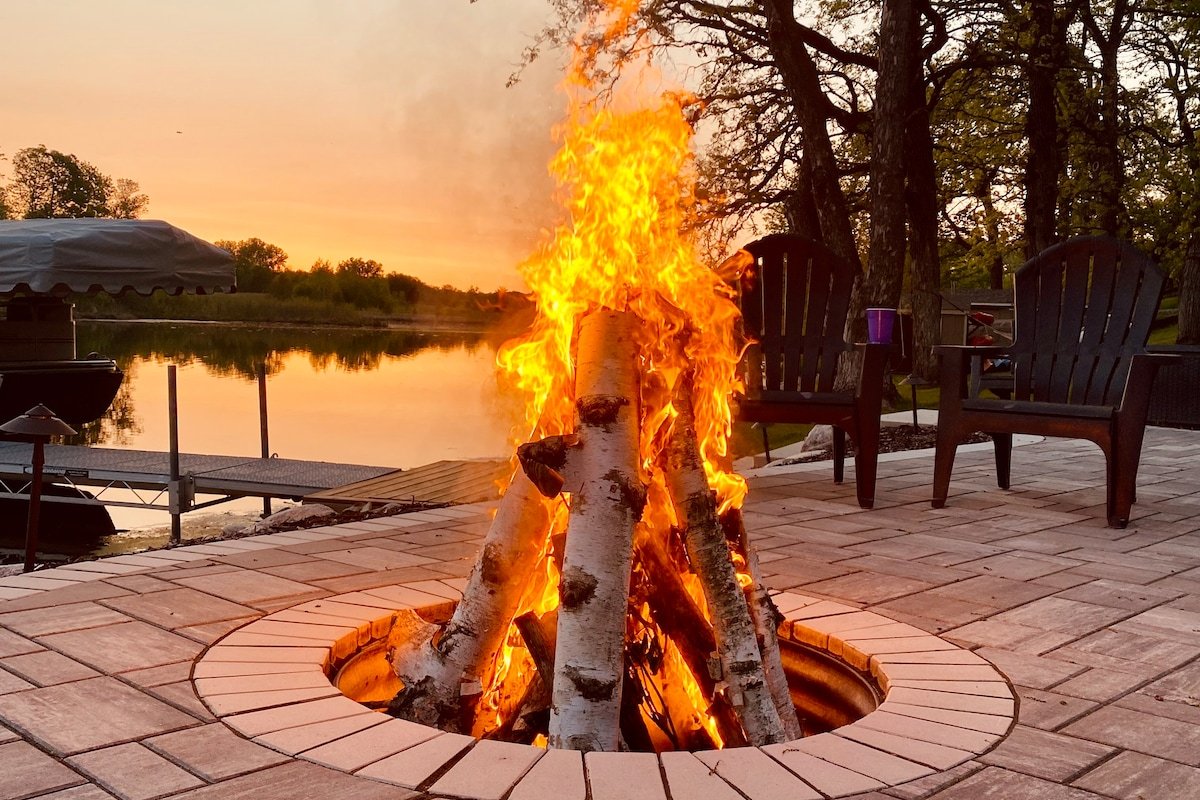 A-Frame of Mind on Blue Lake with pontoon for rent gallery image 4