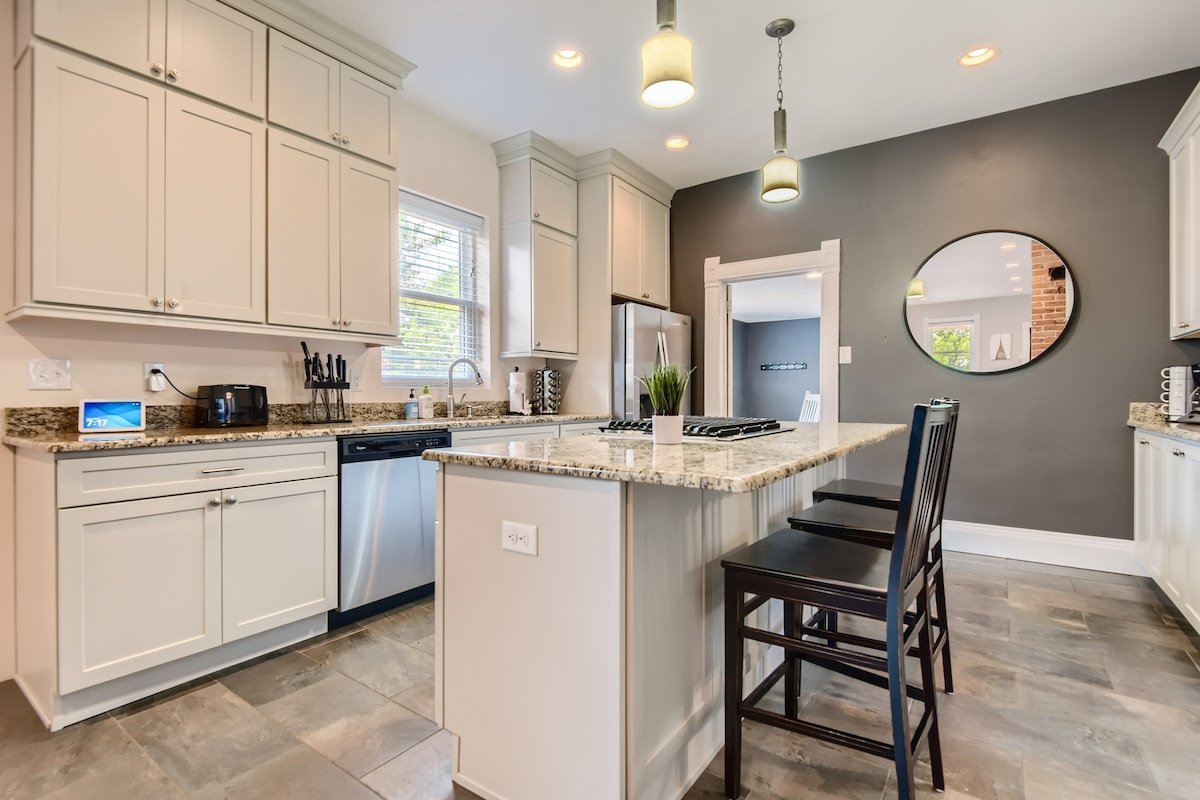 Spacious Home In LOHI, Large backyard, Game Room gallery image 5